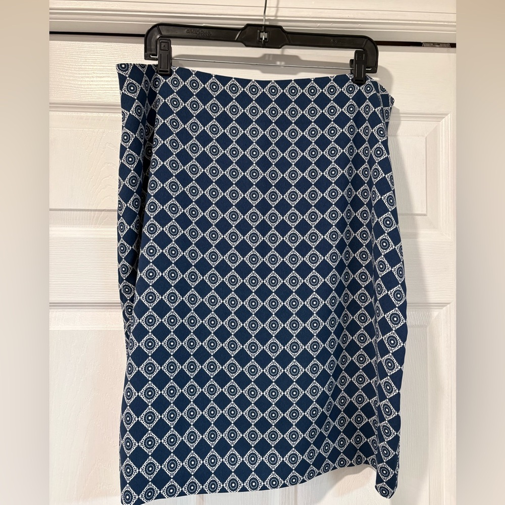 Ann Taylor Blue and White Patterned Pencil Skirt